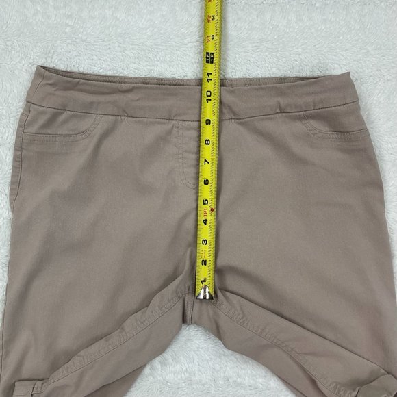 Soft Surroundings Super Stretch Shorts Medium Cuffed Pull On Elastic Waist Khaki - Picture 6 of 7